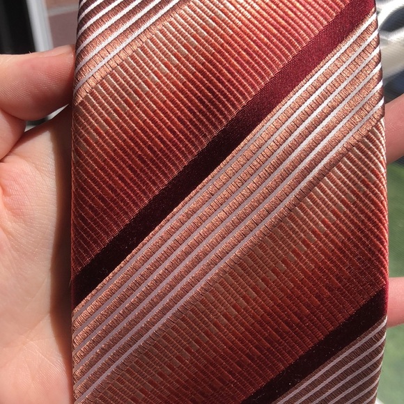 Kenneth Cole Reaction Tie - Picture 8 of 8